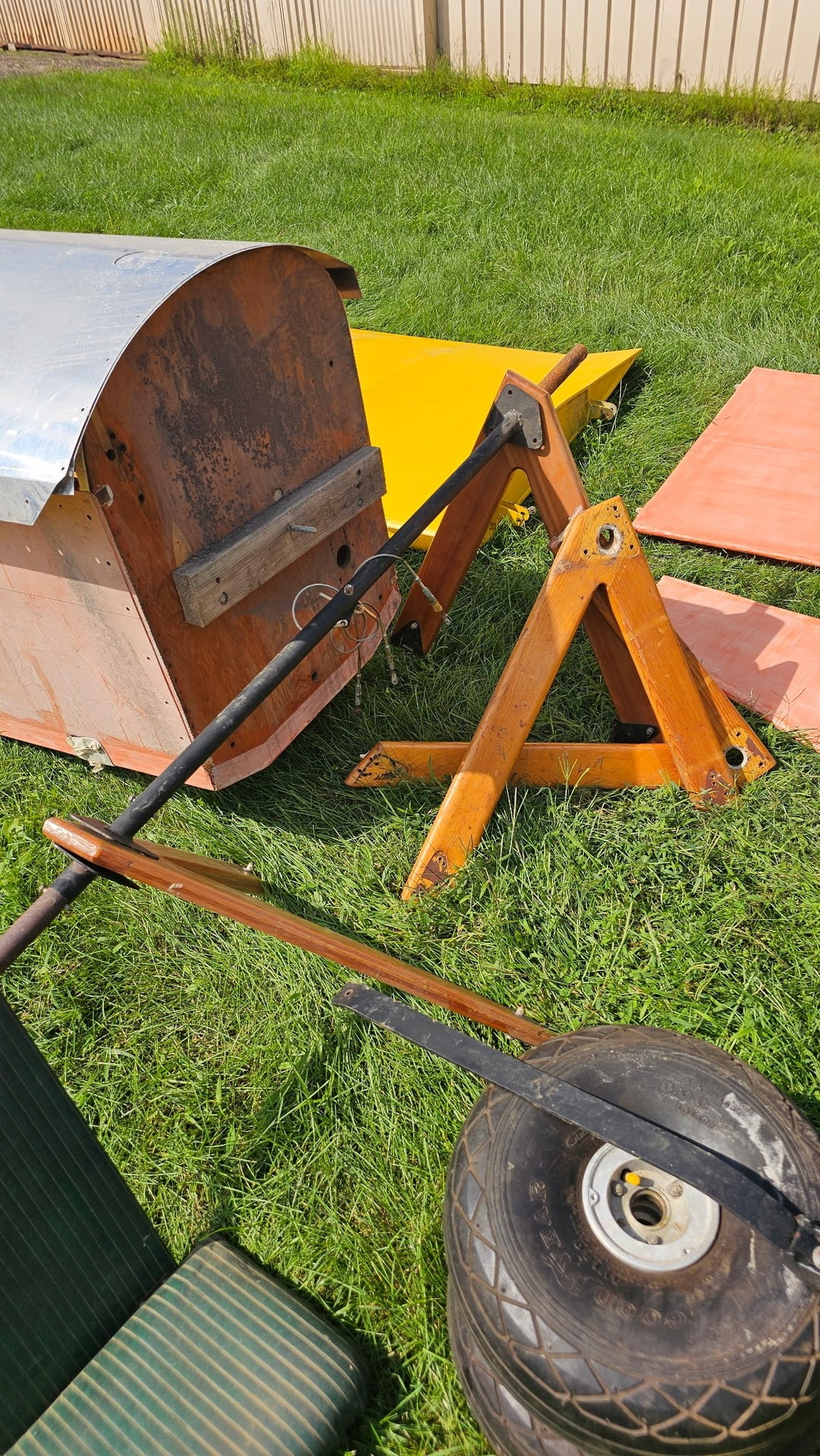 FlyBaby project nose and detached landing gear components